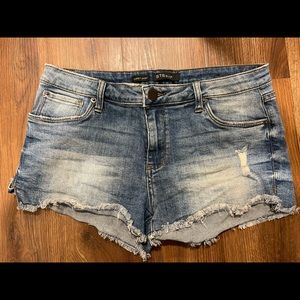Jean shorts / Jorts (W 29 or 8/9)